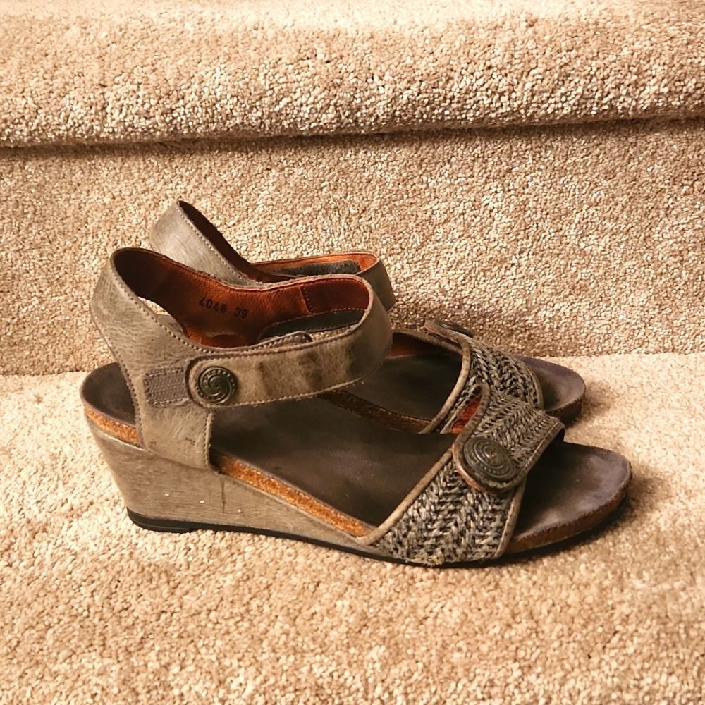 Taos "Festival" Dark Gray Wedge Ankle Strap Sandals Size 39 US 8.5-9
